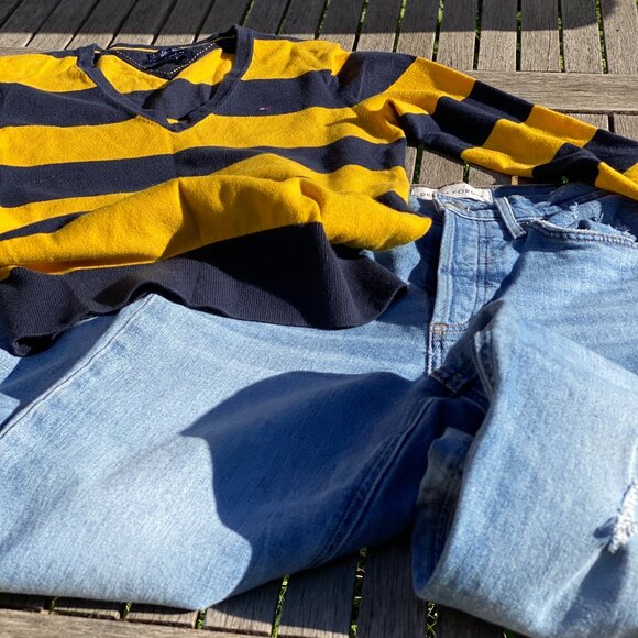 Tommy Hilfiger V-Neck Stripe Sweater (XS) - Picture 1 of 11